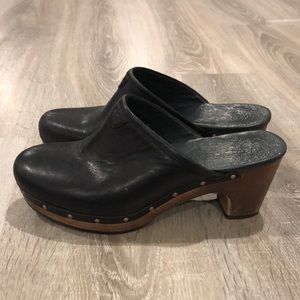 Ugg clogs
